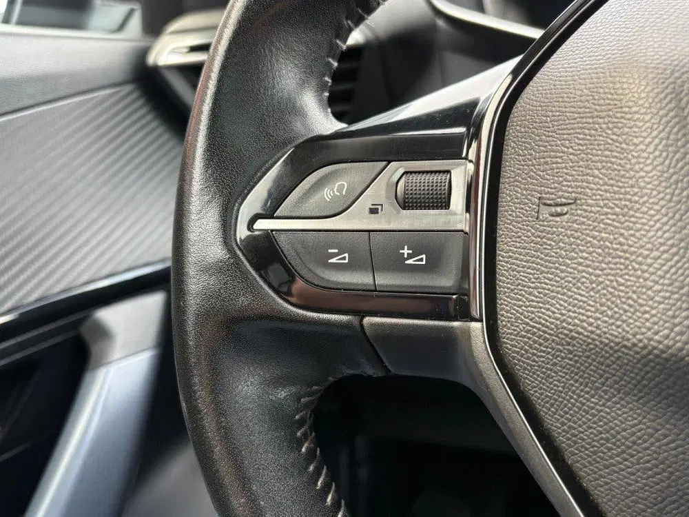 Peugeot 2008 1.2 PURETECH 130PK ALLURE LED PANO-DAK NAV uit 2020, foto 14