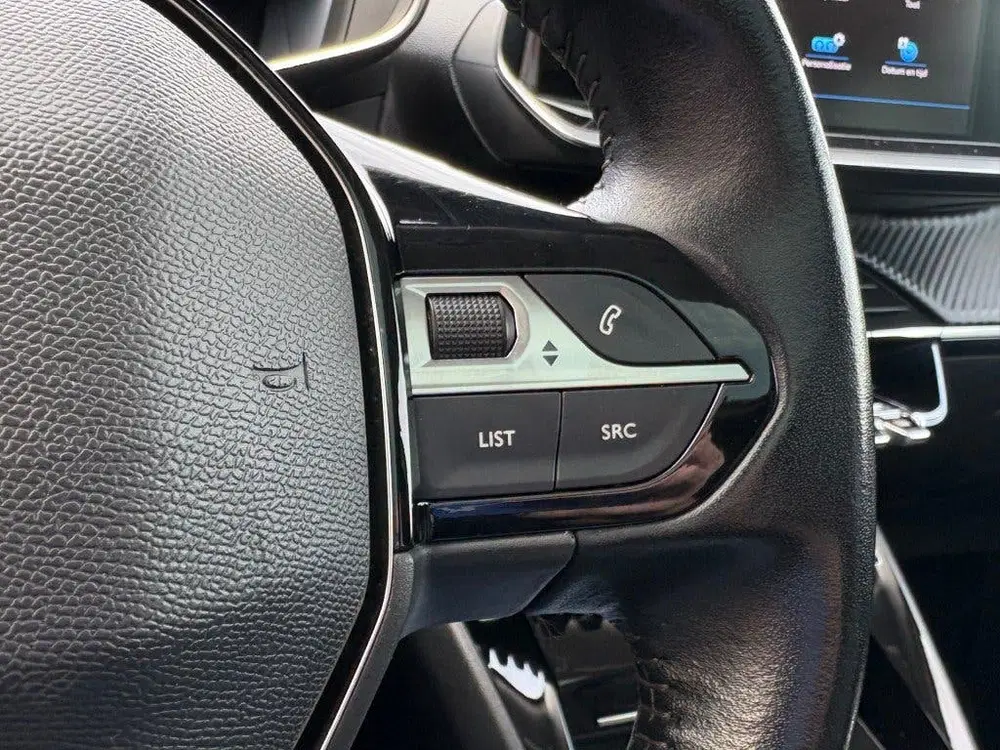 Peugeot 2008 1.2 PURETECH 130PK ALLURE LED PANO-DAK NAV uit 2020, foto 15