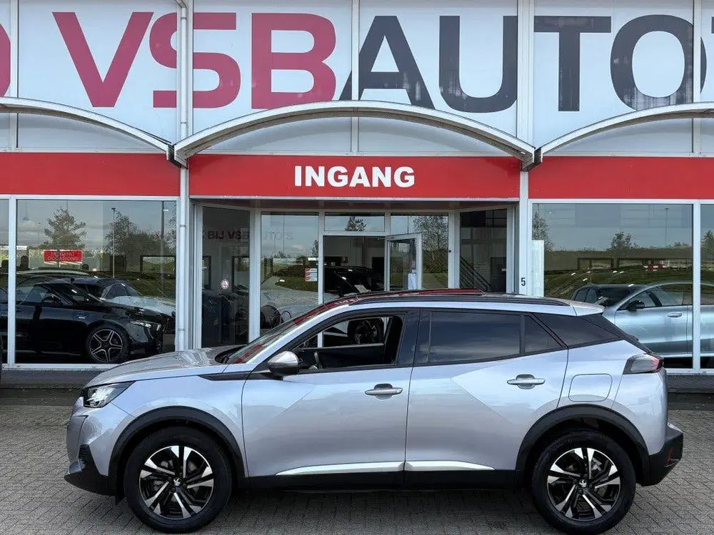 Peugeot 2008 1.2 PURETECH 130PK ALLURE LED PANO-DAK NAV uit 2020, foto 2