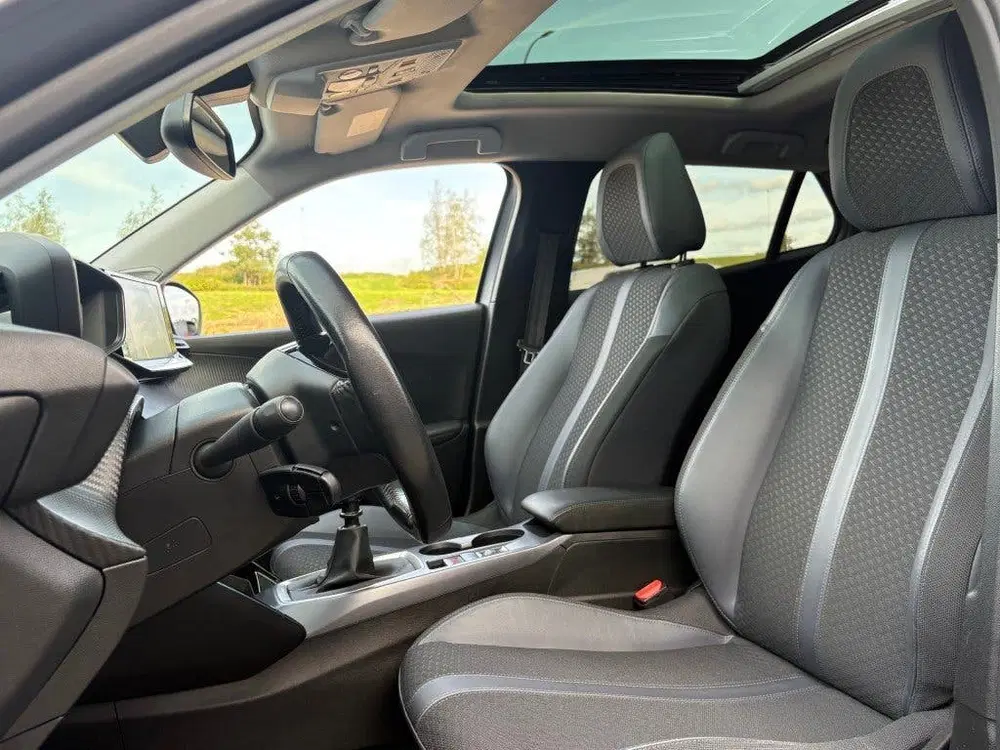 Peugeot 2008 1.2 PURETECH 130PK ALLURE LED PANO-DAK NAV uit 2020, foto 5