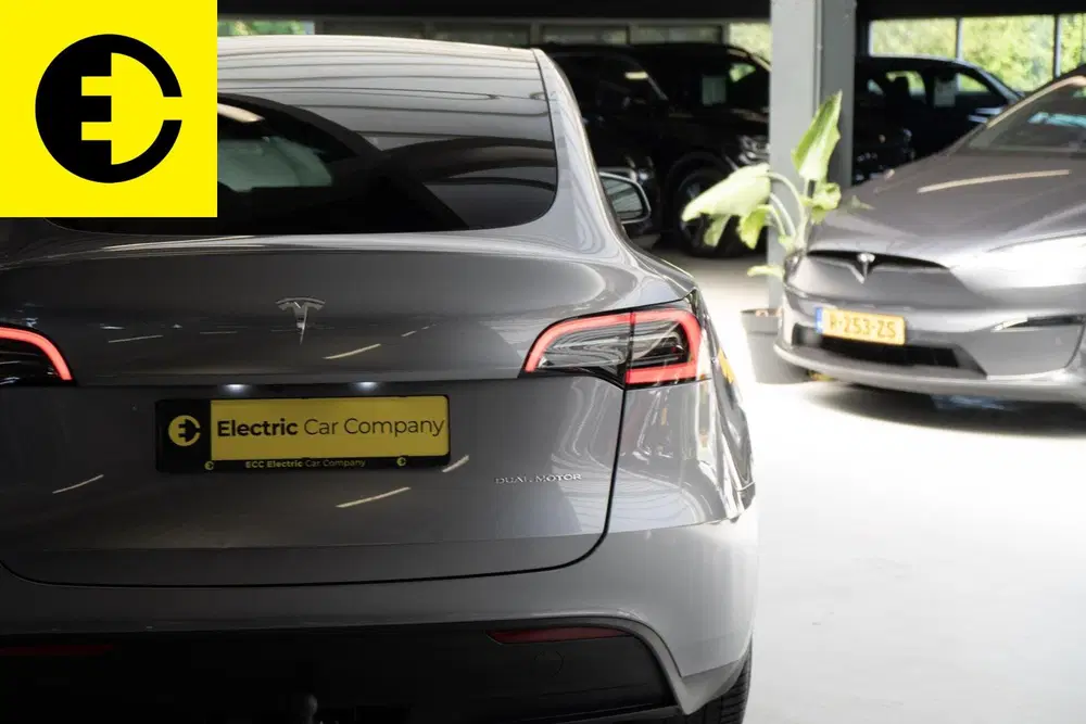 Tesla Model Y Long Range AWD 75 kWh uit 2023, foto 9