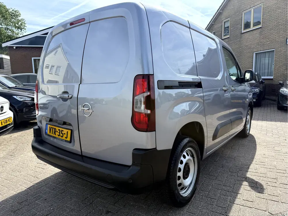 Opel Combo 1.5D 130pk Automaat Navi uit 2023, foto 3