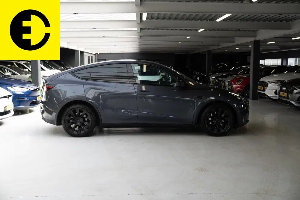 Tesla Model Y Long Range AWD 75 kWh uit 2021, foto 12