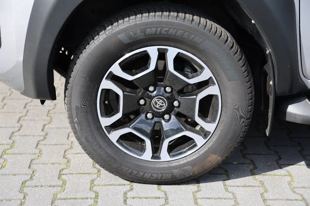 Toyota Hilux 2.8 D-4D DUBBEL CABIN EXECUTIVE A uit 2023, foto 3
