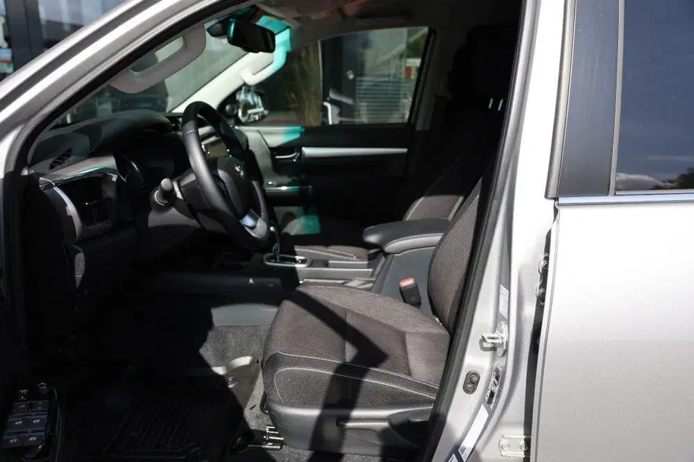 Toyota Hilux 2.8 D-4D DUBBEL CABIN EXECUTIVE A uit 2023, foto 7