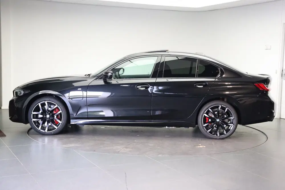 BMW 3-serie 330e M Sport Automaat uit 2026, foto 2