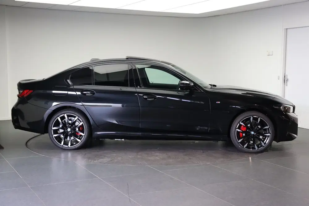 BMW 3-serie 330e M Sport Automaat uit 2026, foto 4