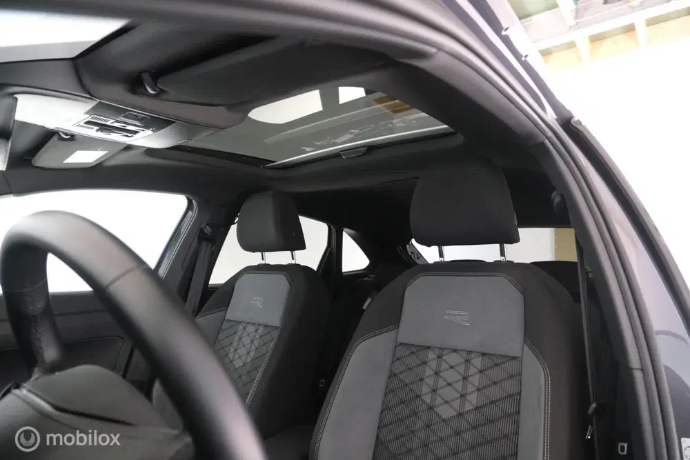 Volkswagen Taigo 1.0 TSI Automaat R-Line pano uit 2025, foto 9