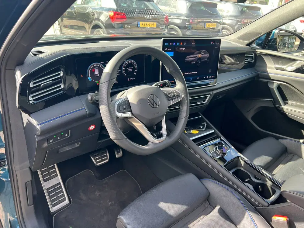 Volkswagen Tiguan 1.5 eTSI R-Line Leder uit 2025, foto 2