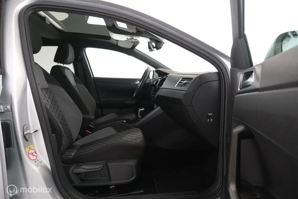 Volkswagen Taigo 1.0 TSI Automaat R-Line pano uit 2025, foto 10
