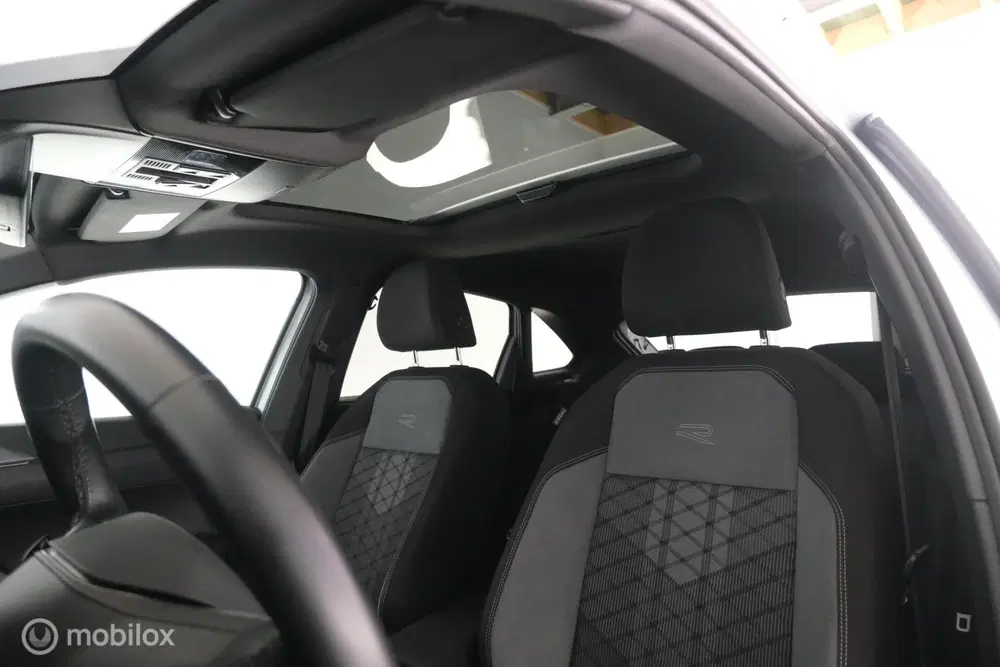 Volkswagen Taigo 1.0 TSI Automaat R-Line pano uit 2025, foto 9