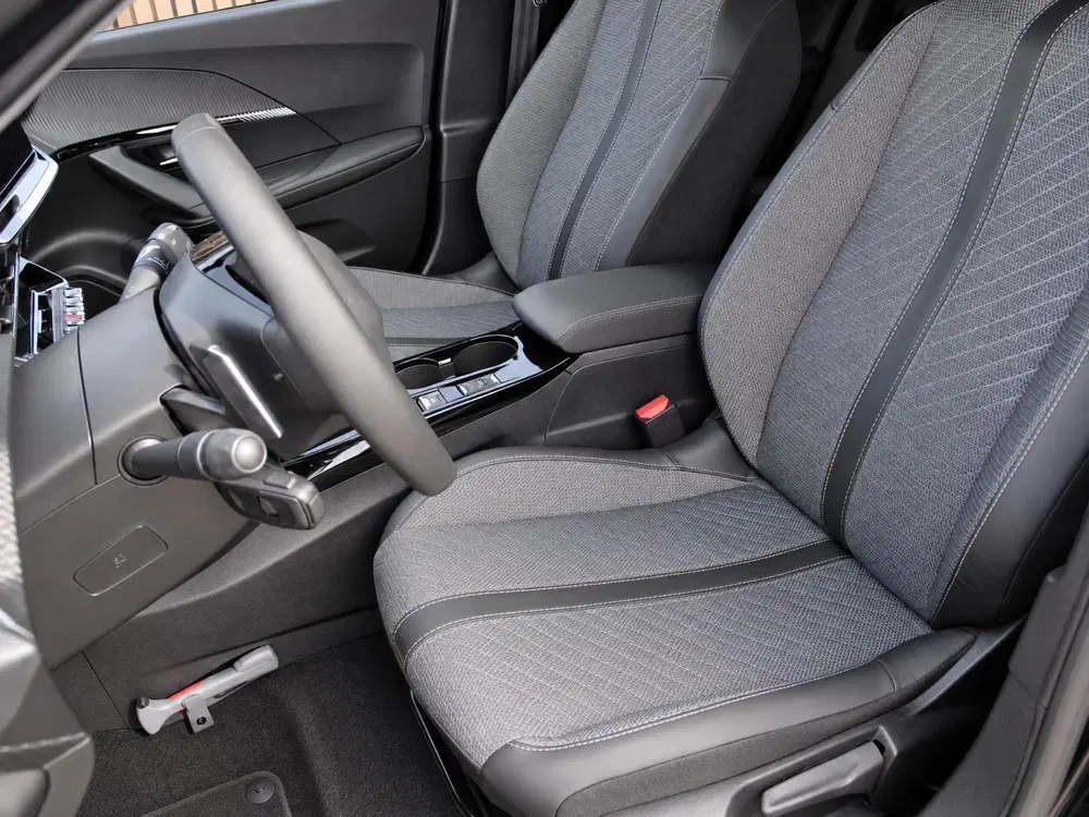Peugeot 2008 1.2 Hybrid 145 Allure uit 2025, foto 14