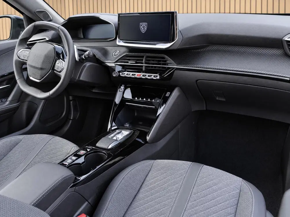 Peugeot 2008 1.2 Hybrid 145 Allure uit 2025, foto 3