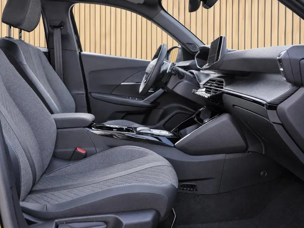 Peugeot 2008 1.2 Hybrid 145 Allure uit 2025, foto 7