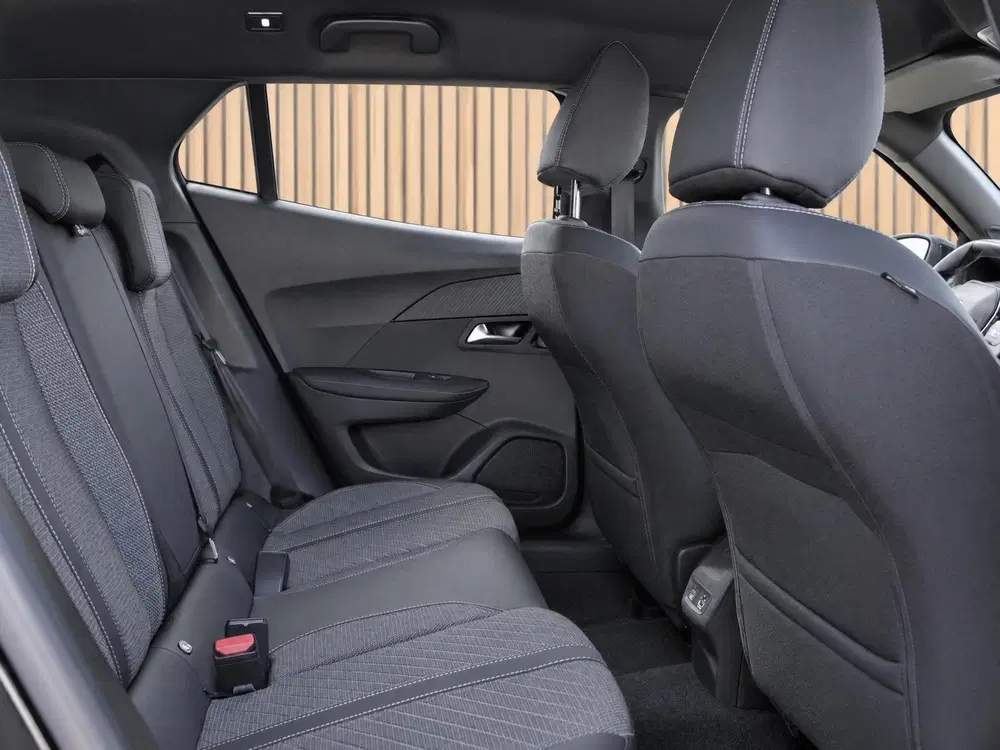 Peugeot 2008 1.2 Hybrid 145 Allure uit 2025, foto 8