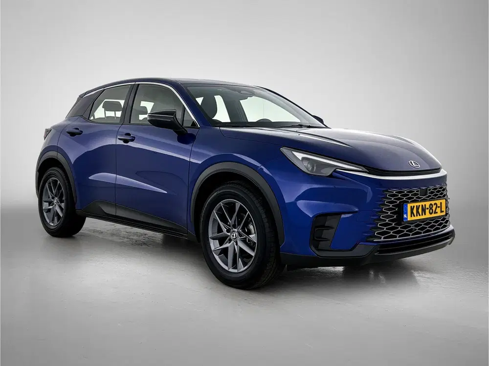 Lexus LBX 2WD uit 2024, foto 12