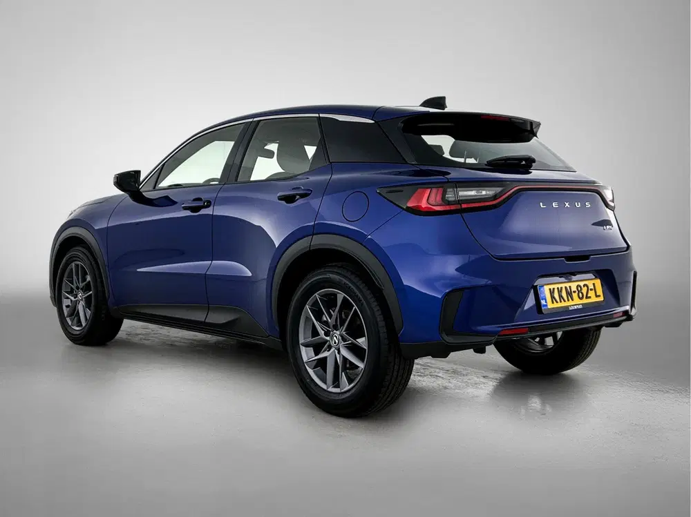 Lexus LBX 2WD uit 2024, foto 13