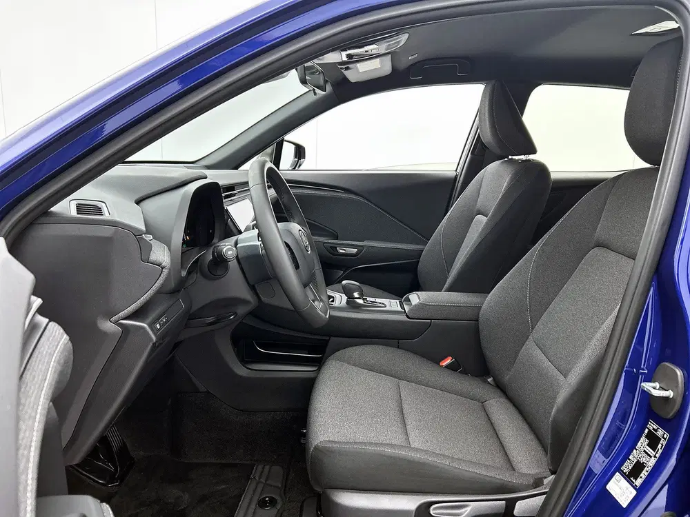 Lexus LBX 2WD uit 2024, foto 15