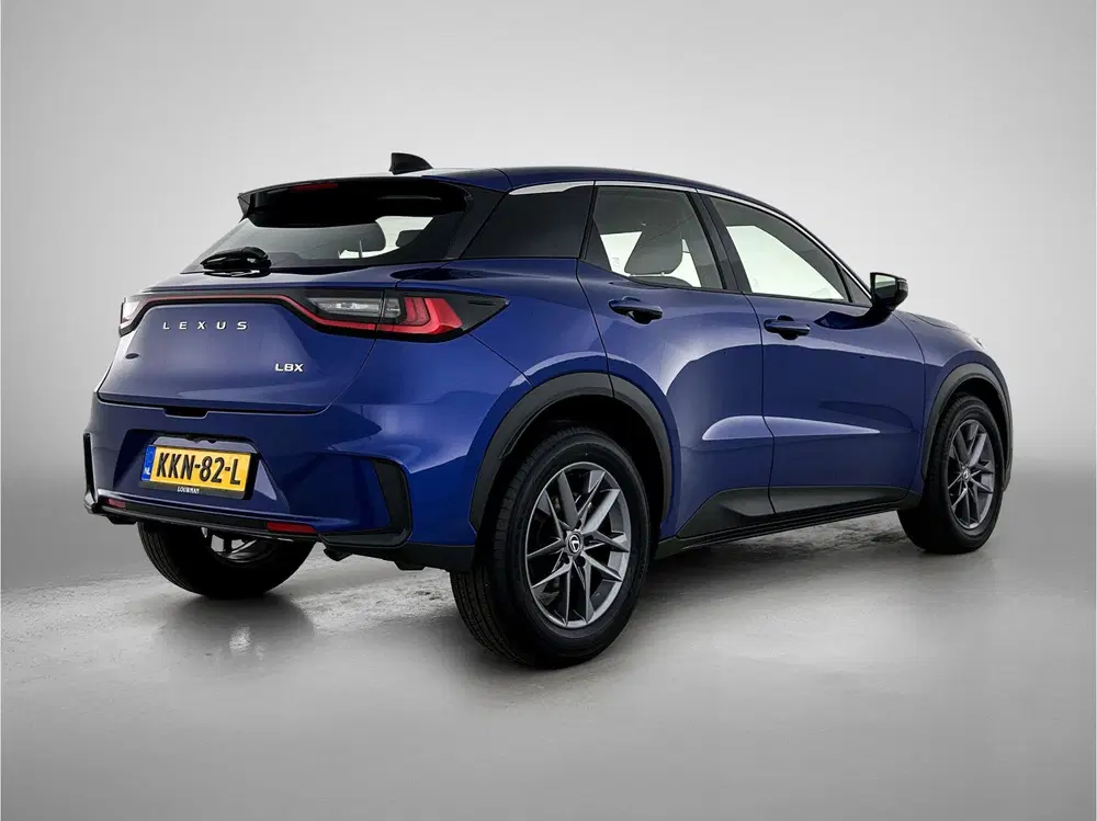 Lexus LBX 2WD uit 2024, foto 2
