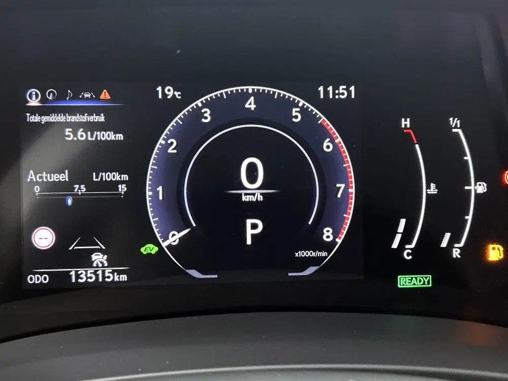 Lexus LBX 2WD uit 2024, foto 5