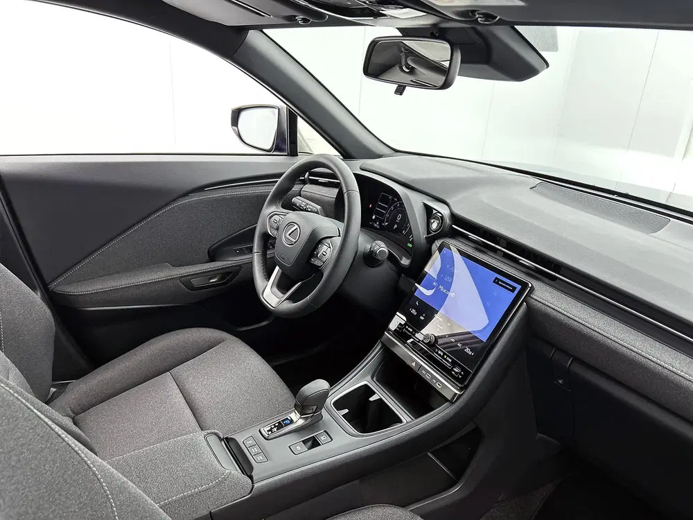 Lexus LBX 2WD uit 2024, foto 6