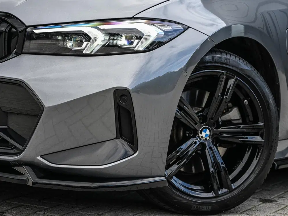 BMW 3-serie 330e uit 2025, foto 8