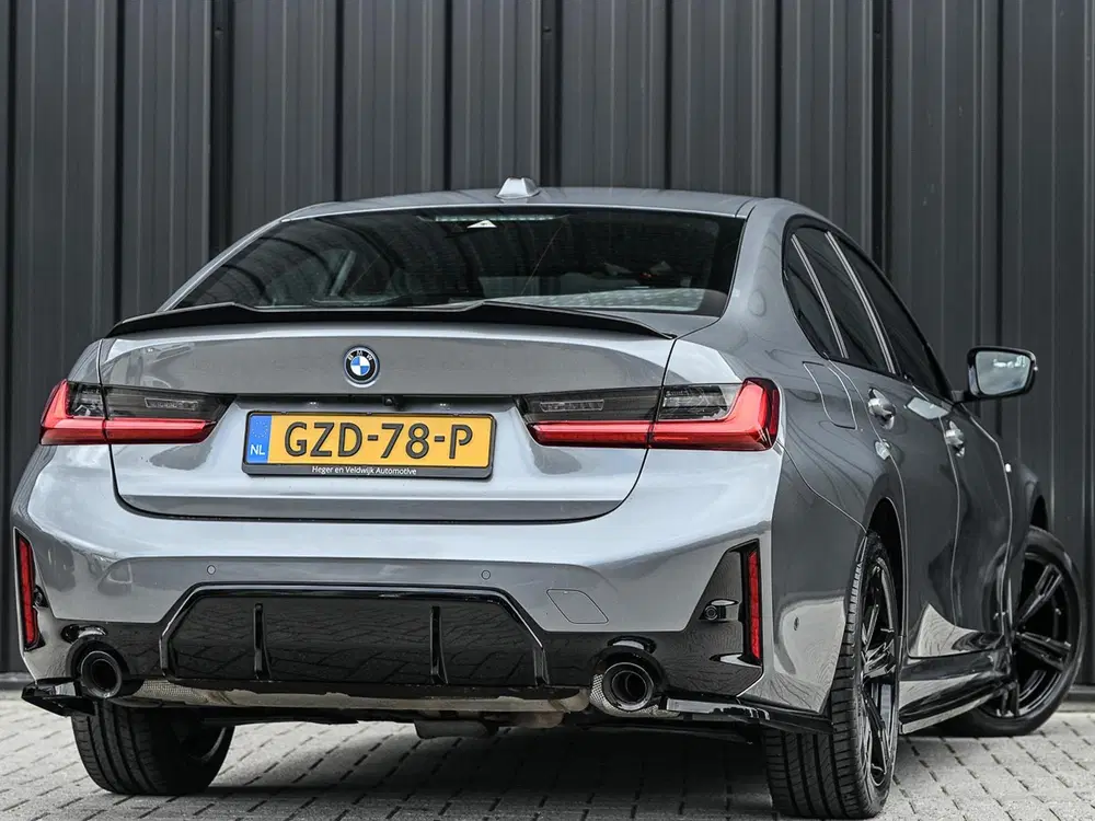 BMW 3-serie 330e uit 2025, foto 9