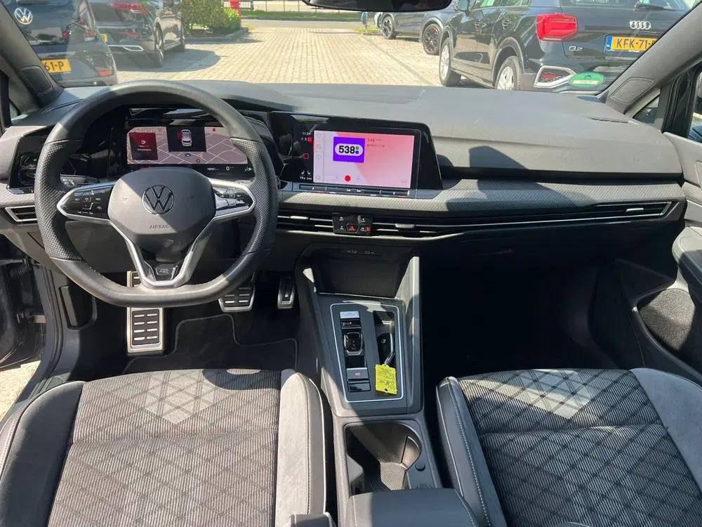 Volkswagen Golf 1.5 eTSI 150 pk R-Line camera uit 2024, foto 13