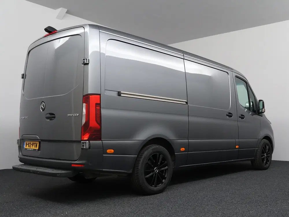Mercedes-Benz Sprinter 319 1.9 CDI L2H1 RWD uit 2023, foto 2