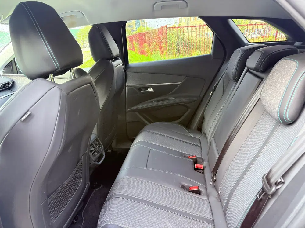 Peugeot 3008 1.6 HYbrid 225 Allure Pack Business uit 2022, foto 11