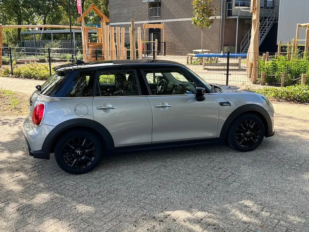 Mini Cooper Cooper 5-Deurs 1.5 136pk Automaat Apple Ca uit 2023, foto 9
