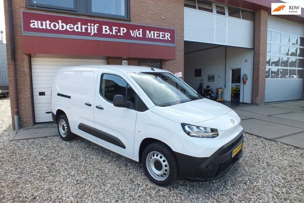 Toyota Proace City 1.5 D-4D Live Long 3-zits Carplay uit 2024