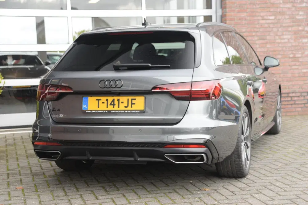 Audi A4 35 TFSI S edition Competition uit 2023, foto 7