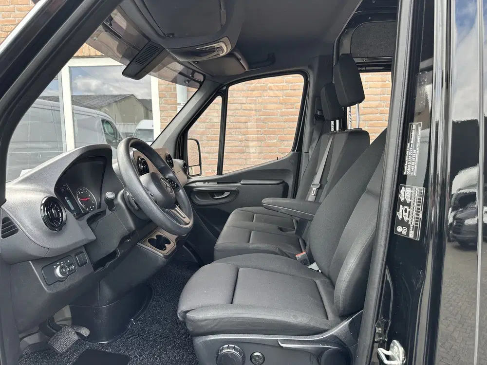 Mercedes-Benz Sprinter 317CDI 170PK L3H2 Dubbelcabine 6-Pers uit 2023, foto 2
