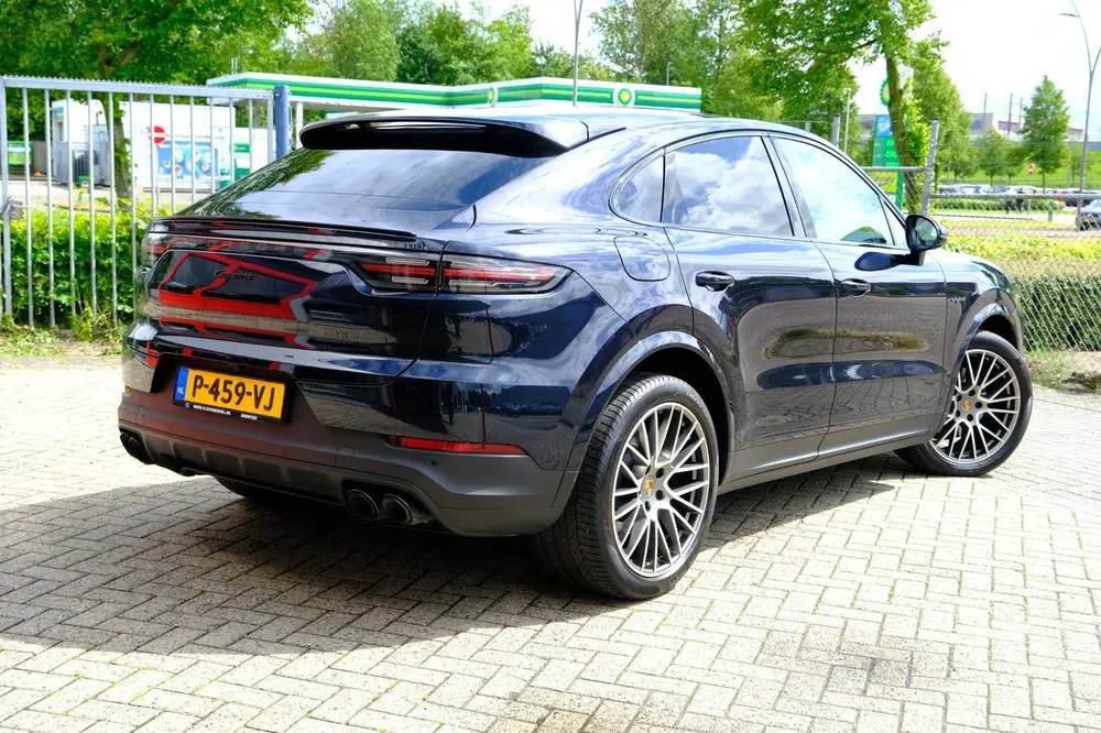 Porsche Cayenne Cayenne Coupé 3.0 E-Hybrid Platinum Editio uit 2022, foto 3