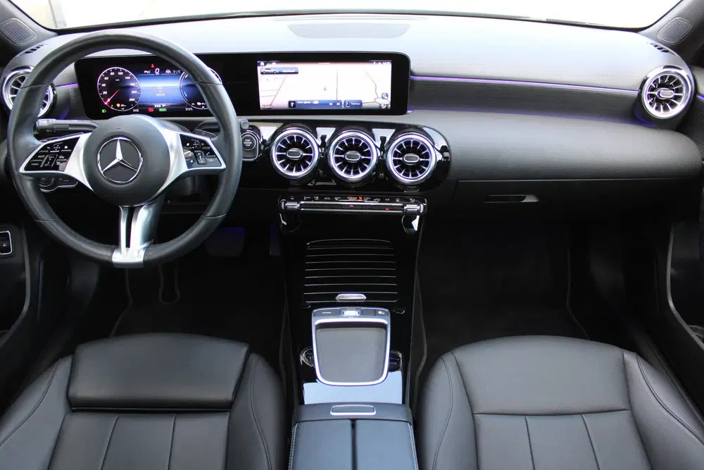 Mercedes-Benz A-Klasse 250e AUT8 Luxury Line (FACELIFT) PANO uit 2023, foto 2