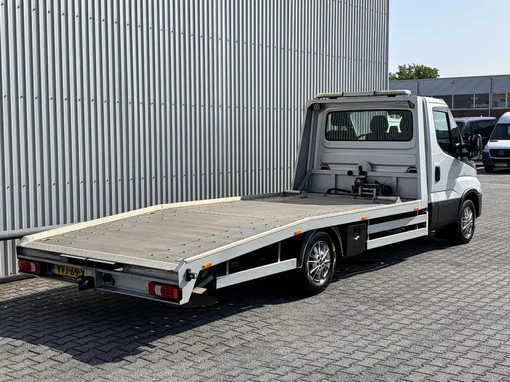 Iveco Daily 35S21H 3.0 410*OPRIJWAGEN*AUTOM*LIER*NAVI* uit 2022, foto 2