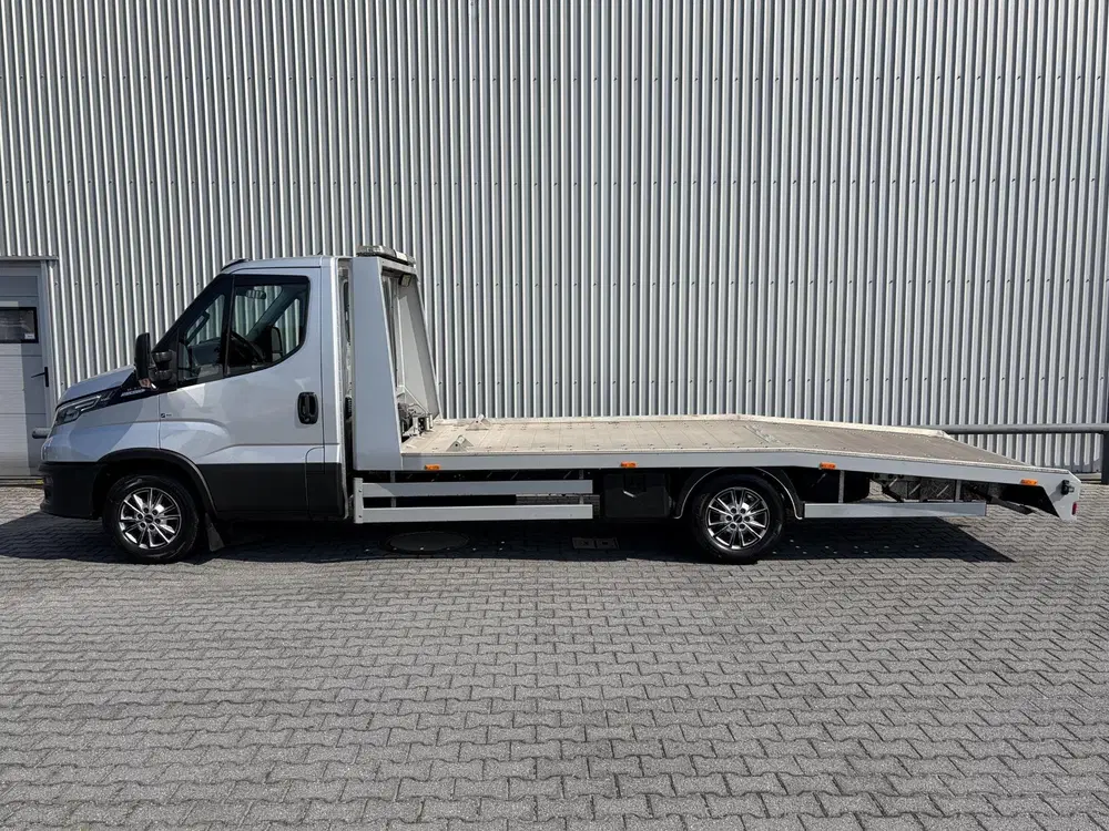Iveco Daily 35S21H 3.0 410*OPRIJWAGEN*AUTOM*LIER*NAVI* uit 2022, foto 4