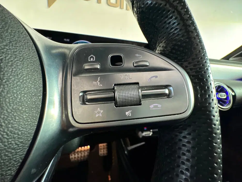 Mercedes-Benz A-Klasse 220 AMG Pano uit 2019, foto 13