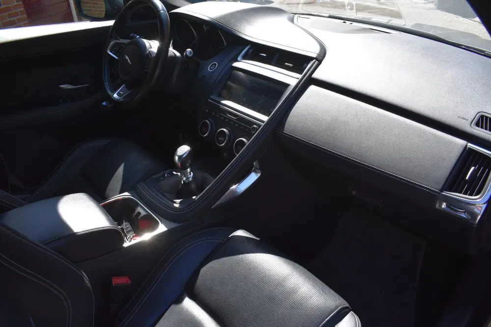 Jaguar E-Pace 2.0 D150 R-Dynamic S '19 Pano Navi Clima C uit 2019, foto 10