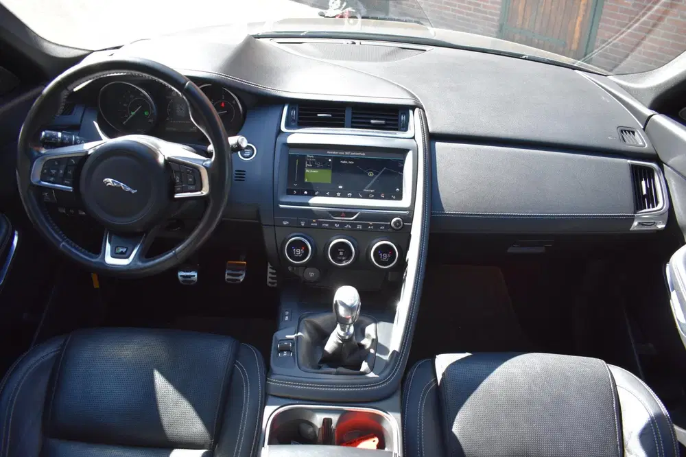 Jaguar E-Pace 2.0 D150 R-Dynamic S '19 Pano Navi Clima C uit 2019, foto 2