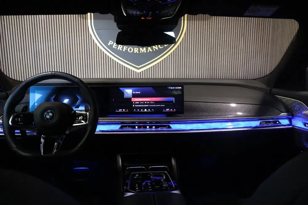 BMW 7-serie M760e xDrive uit 2023, foto 10