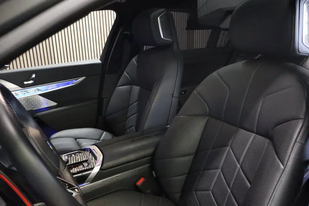 BMW 7-serie M760e xDrive uit 2023, foto 12