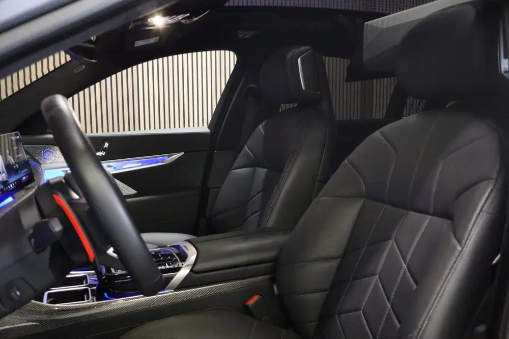 BMW 7-serie M760e xDrive uit 2023, foto 13
