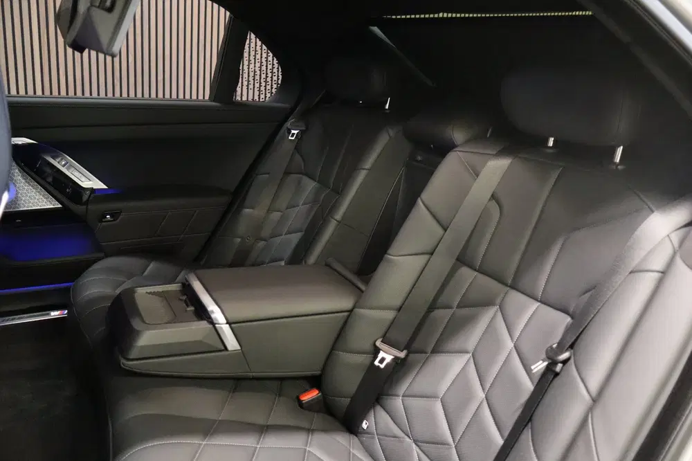 BMW 7-serie M760e xDrive uit 2023, foto 15