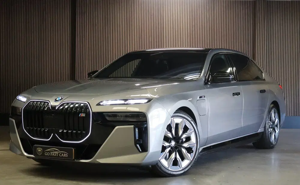 BMW 7-serie M760e xDrive uit 2023, foto 3