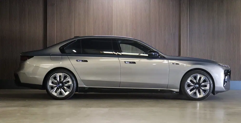 BMW 7-serie M760e xDrive uit 2023, foto 8