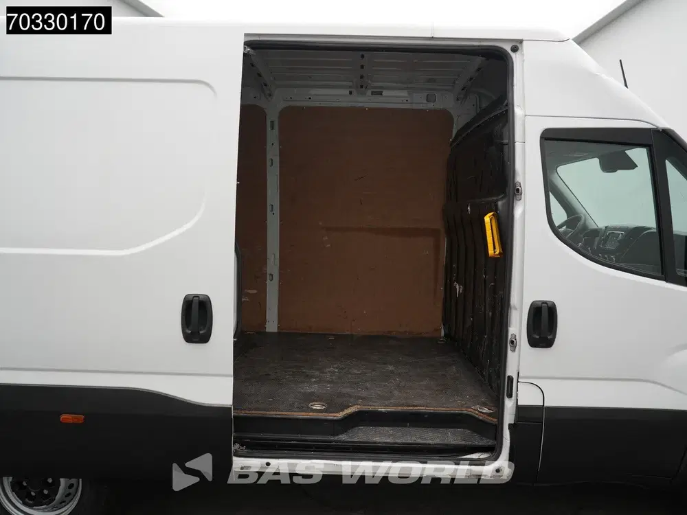 Iveco Daily Automaat L2H2 Airco Cruise Camera 3 uit 2023, foto 9