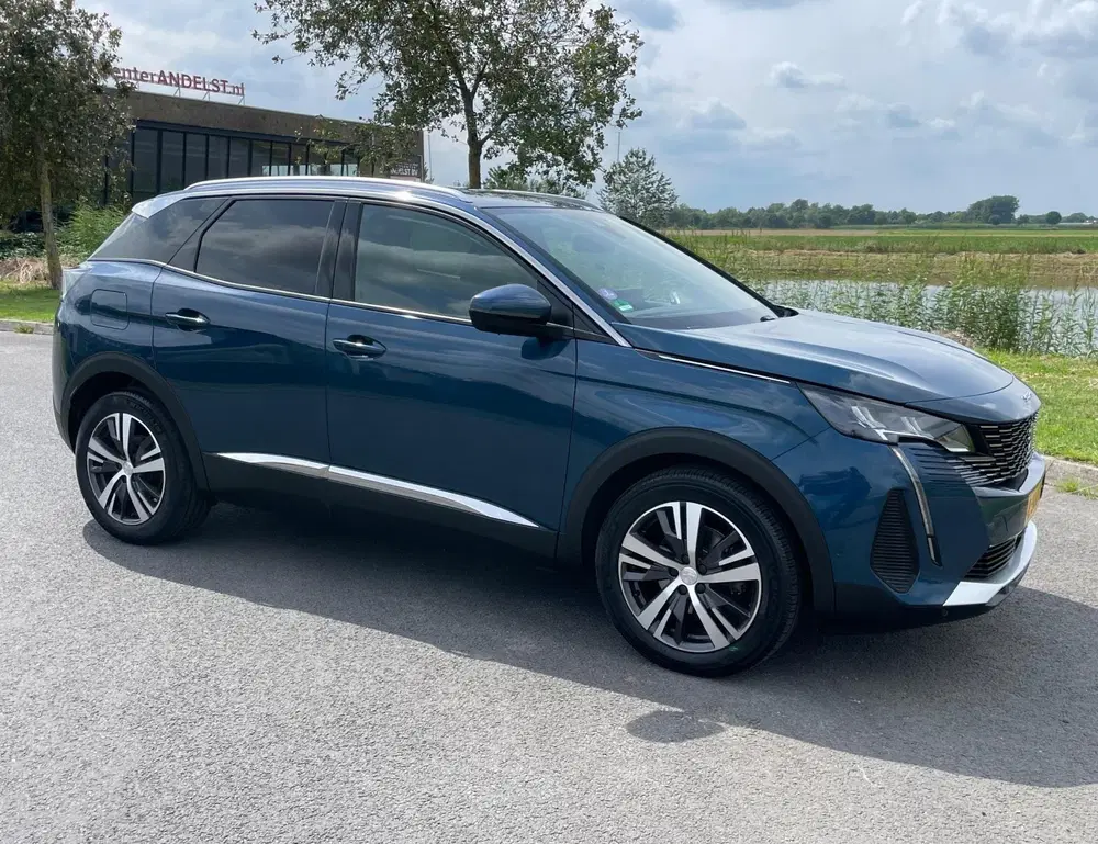 Peugeot 3008 1.2 PureTech Blue Lease Allure uit 2021, foto 2