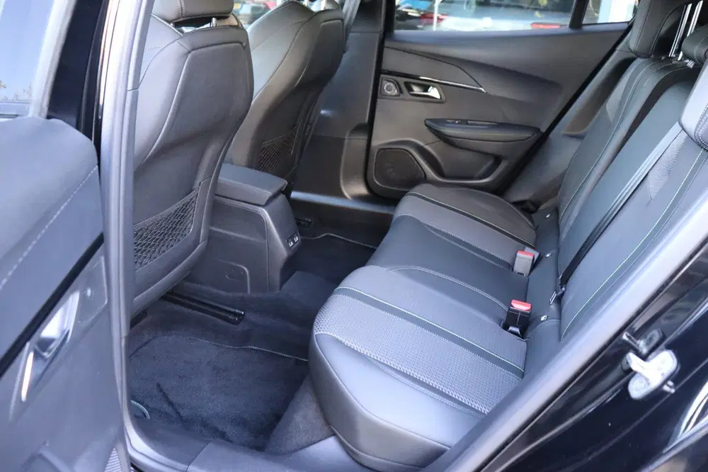 Peugeot 2008 1.2 PT 96kw GT orgNL 3D-dashboard Focal ca uit 2021, foto 11